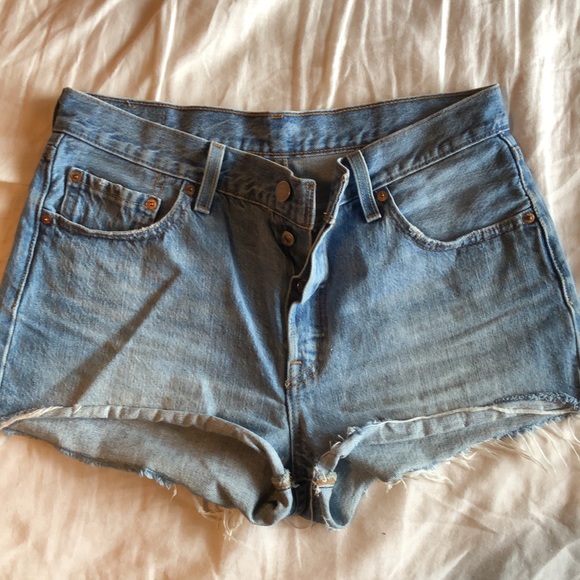 Levi 501 denim shorts - Picture 2 of 3